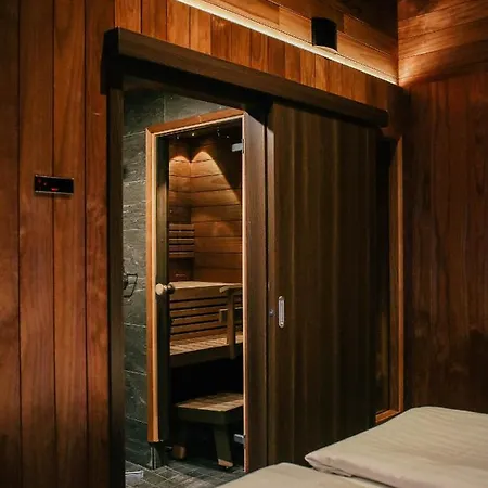 Wilderness & Igloos Hotel