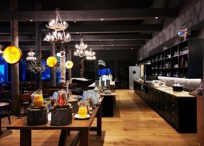 Wilderness & Igloos فندق